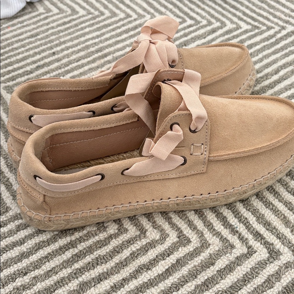 Manebi Beige loafers